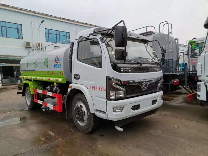 東風(fēng)大多利卡灑水車(chē)（9方）圖片